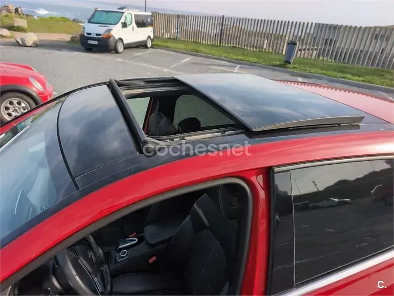 Usado Mercedes B180 109 CV (80 kW) 2014 Rojo Utilitario