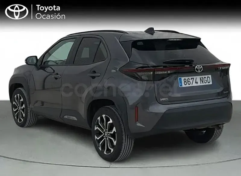 Usado Toyota Yaris Cross Active 130 CV (95 kW) 2025 Gris / plata SUV