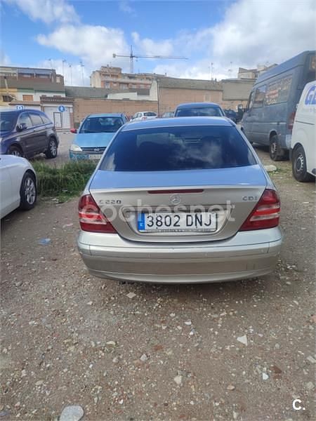 Usado Mercedes C220 Classic 143 CV (105 kW) 2004 Gris / plata Berlina