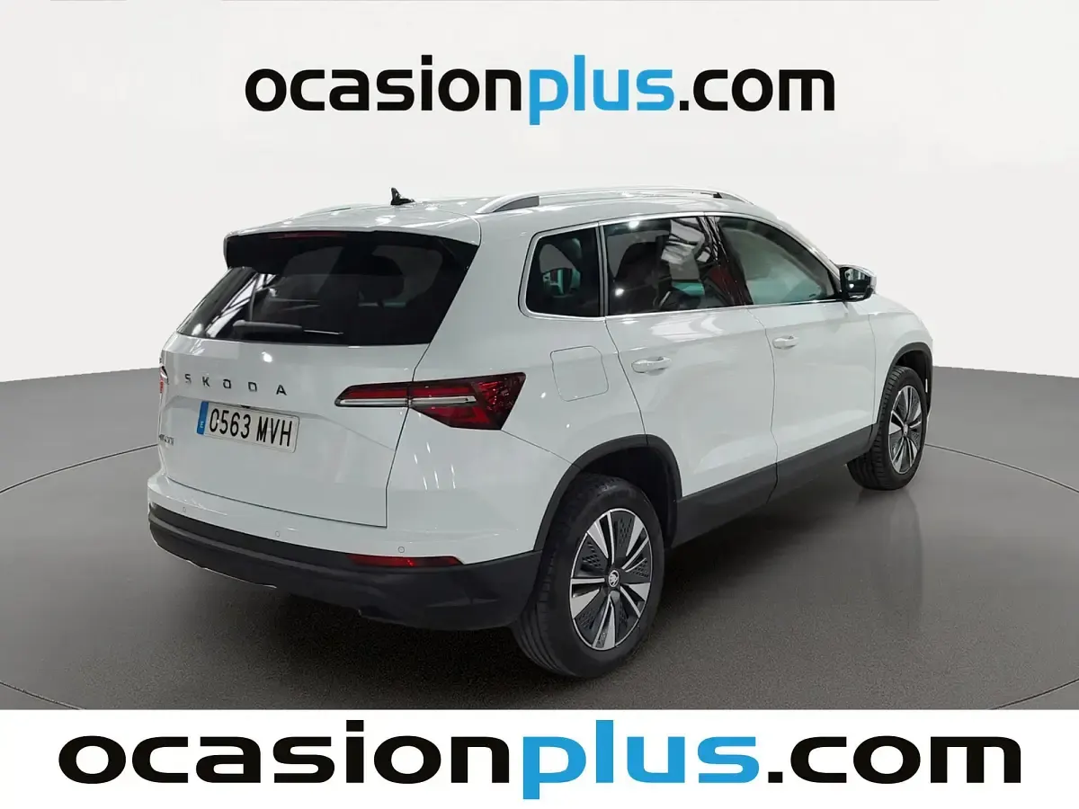 Usado Skoda Karoq Selection 116 CV (85 kW) 2024 Blanco SUV
