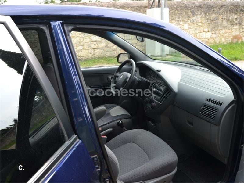Usado Kia Carens LX 140 CV (102 kW) 2006 Azul Monovolumen