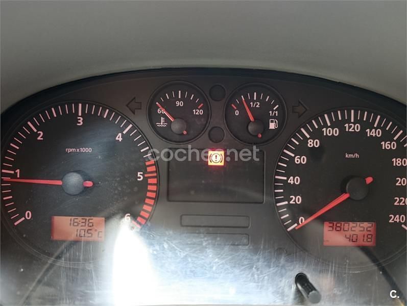 Usado Seat Leon 110 CV (80 kW) 2005 Rojo Berlina