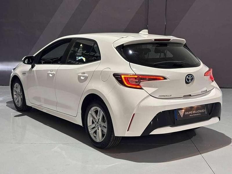 Begagnad Toyota Corolla Business Edition 122 HK (89 kW) 2020 Vit Halvkombi