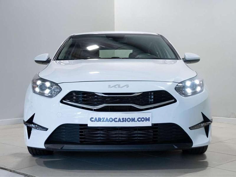 Usado Kia Ceed 101 CV (74 kW) 2025 Blanco Utilitario