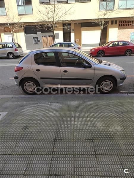 Usado Peugeot 206 70 CV (51 kW) 2002 Gris / plata Berlina
