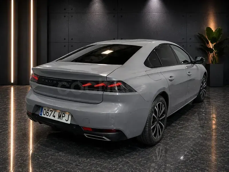 Usado Peugeot 508 Allure 130 CV (95 kW) 2024 Gris / plata Berlina