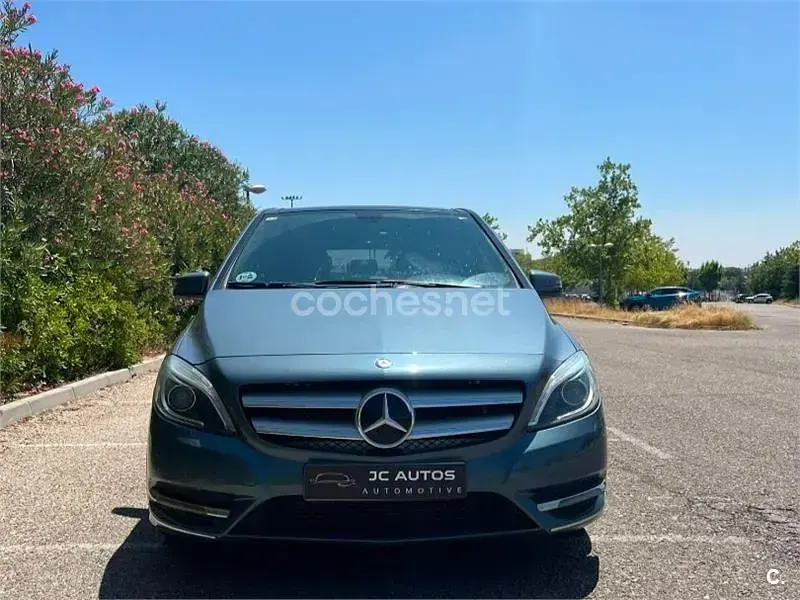 Usado Mercedes B180 109 CV (80 kW) 2014 Gris / plata Utilitario
