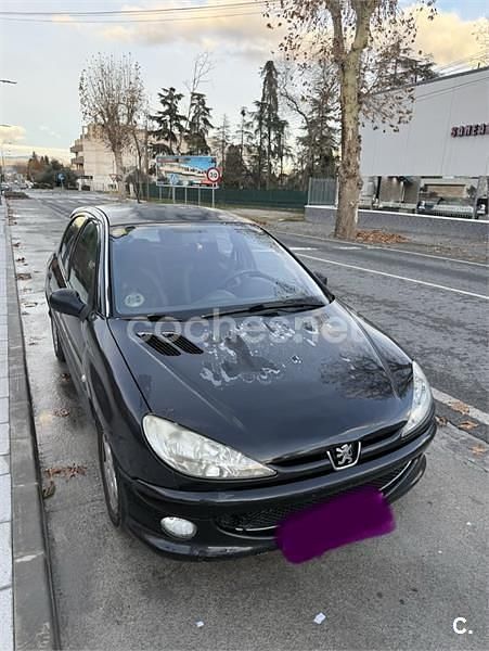 Usado Peugeot 206 70 CV (51 kW) 2006 Negro Berlina