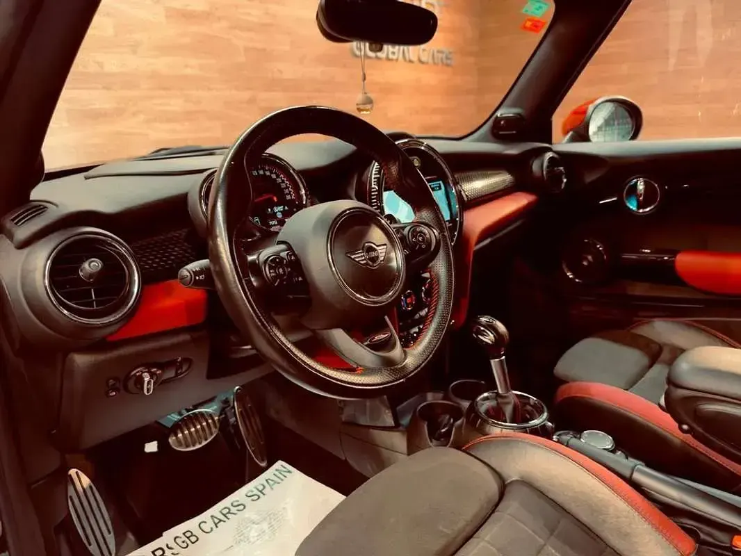 Usado Mini John Cooper Works Cabriolet 231 CV (169 kW) 2017 Verde Descapotable