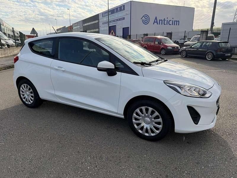 Usado Ford Fiesta Trend 71 CV (52 kW) 2019 Blanco Utilitario