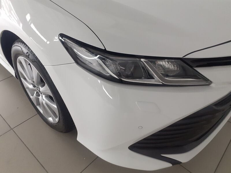 Usado Toyota Camry Business Edition 218 CV (160 kW) 2020 Blanco Berlina