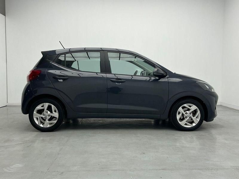 Usado Hyundai i10 67 CV (49 kW) 2021 Gris Utilitario