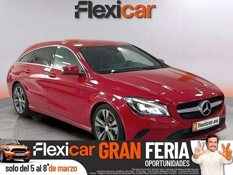Usado Mercedes CLA200 Shooting Brake 136 CV (100 kW) 2017 Rojo Familiar