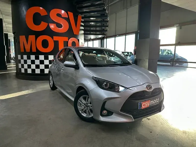 Usado Mazda 2 116 CV (85 kW) 2023 Gris / plata Utilitario