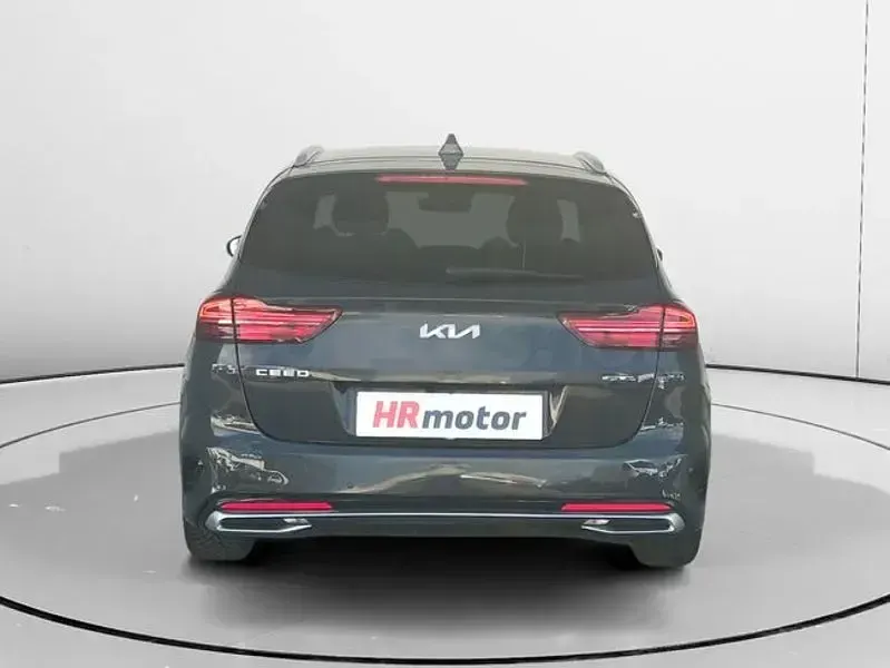 Usado Kia Ceed GT GT-Line 120 HP (88 kW) 2023 Cinzento Carrinha