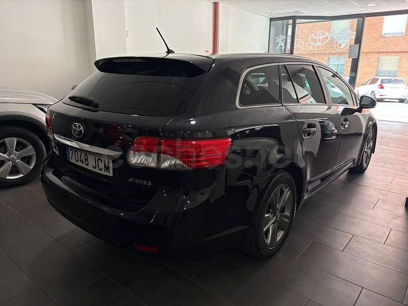 Usado Toyota Avensis Executive 150 CV (110 kW) 2015 Negro Familiar