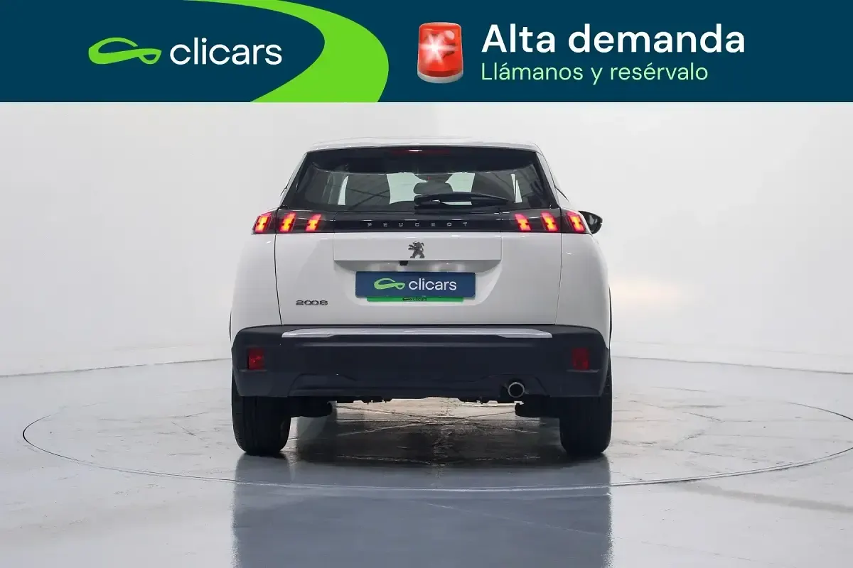 Usado Peugeot 2008 Active 110 CV (80 kW) 2022 Blanco SUV