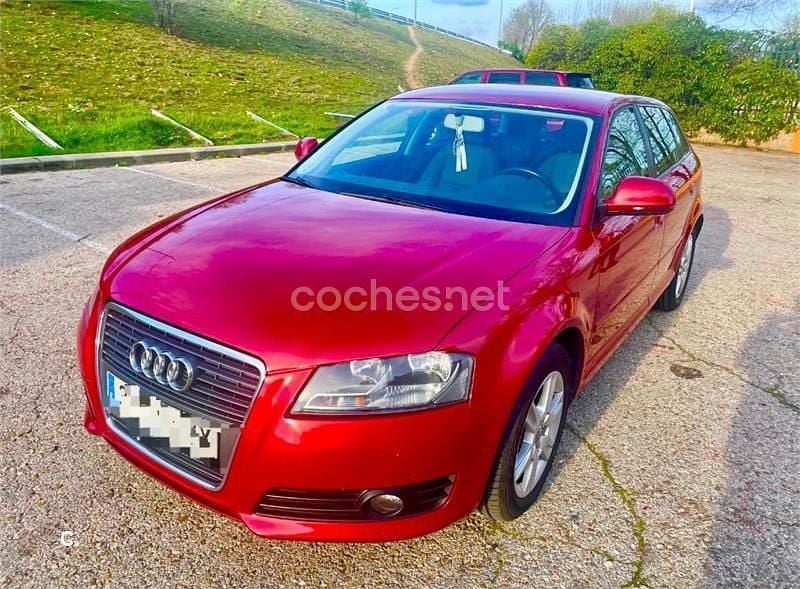 Usado Audi A3 Ambition 105 CV (77 kW) 2010 Granate Utilitario