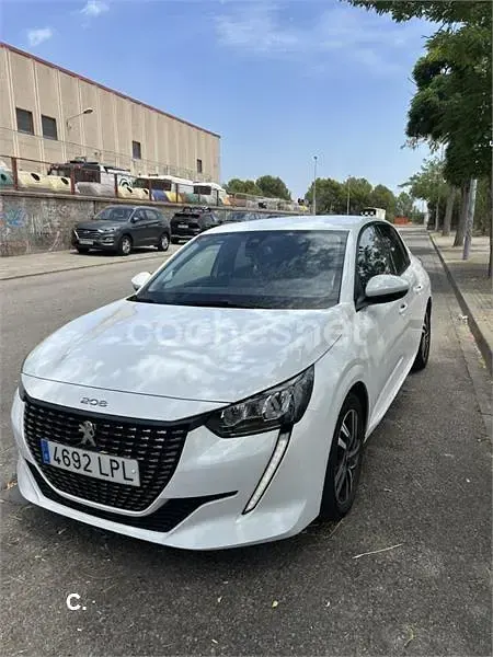 Usado Peugeot 208 Allure 100 CV (73 kW) 2021 Blanco Utilitario