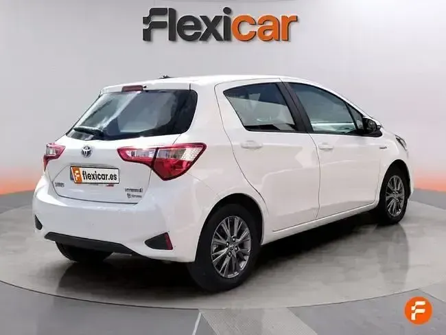 Usado Toyota Yaris Active 100 CV (73 kW) 2020 Blanco