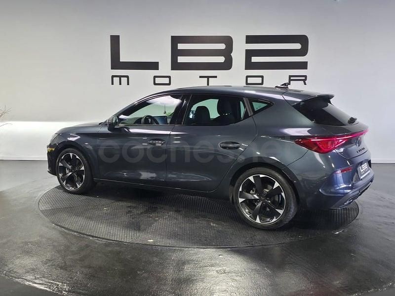 Usado Cupra Leon 190 CV (139 kW) 2023 Gris / plata Berlina