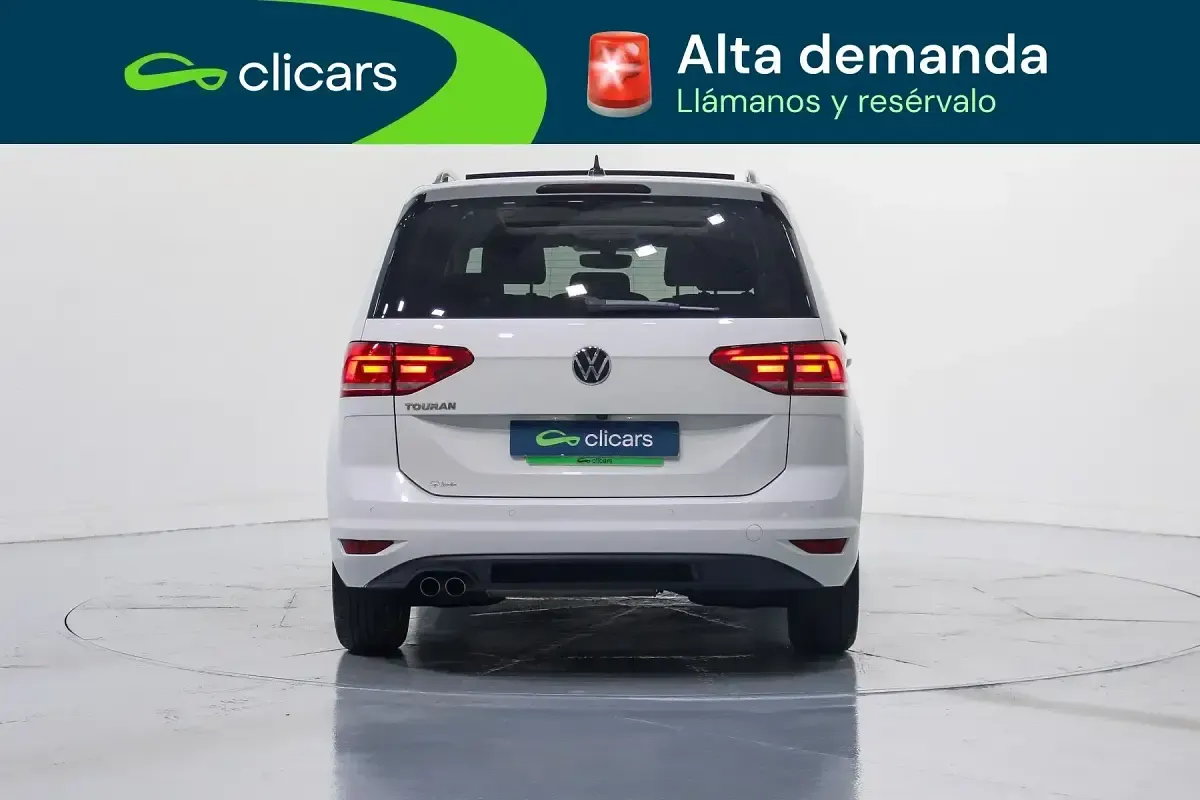 Usado VW Touran Advance 150 CV (110 kW) 2021 Blanco Monovolumen