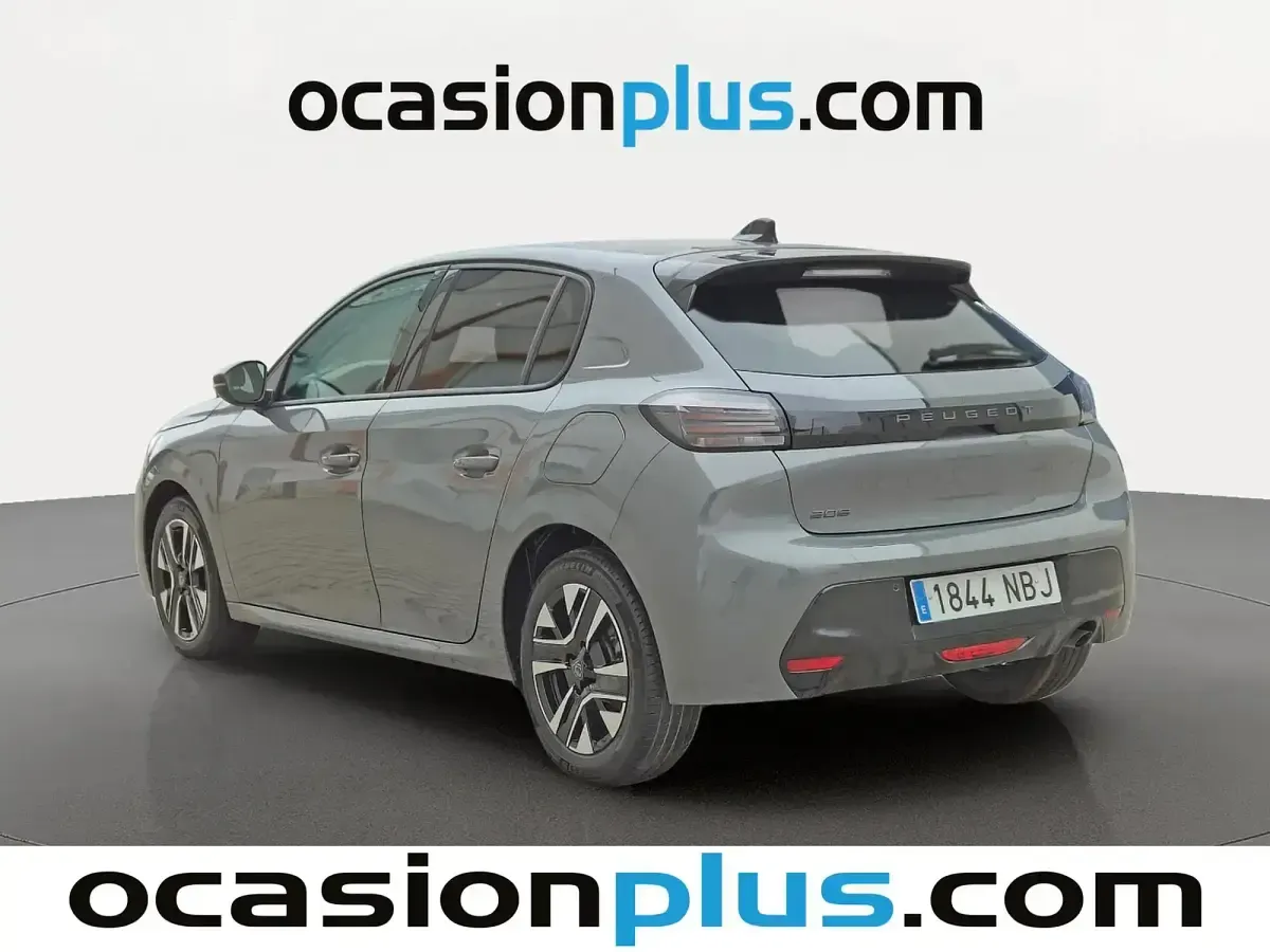 Usado Peugeot 208 Allure 100 CV (73 kW) 2025 Gris Utilitario