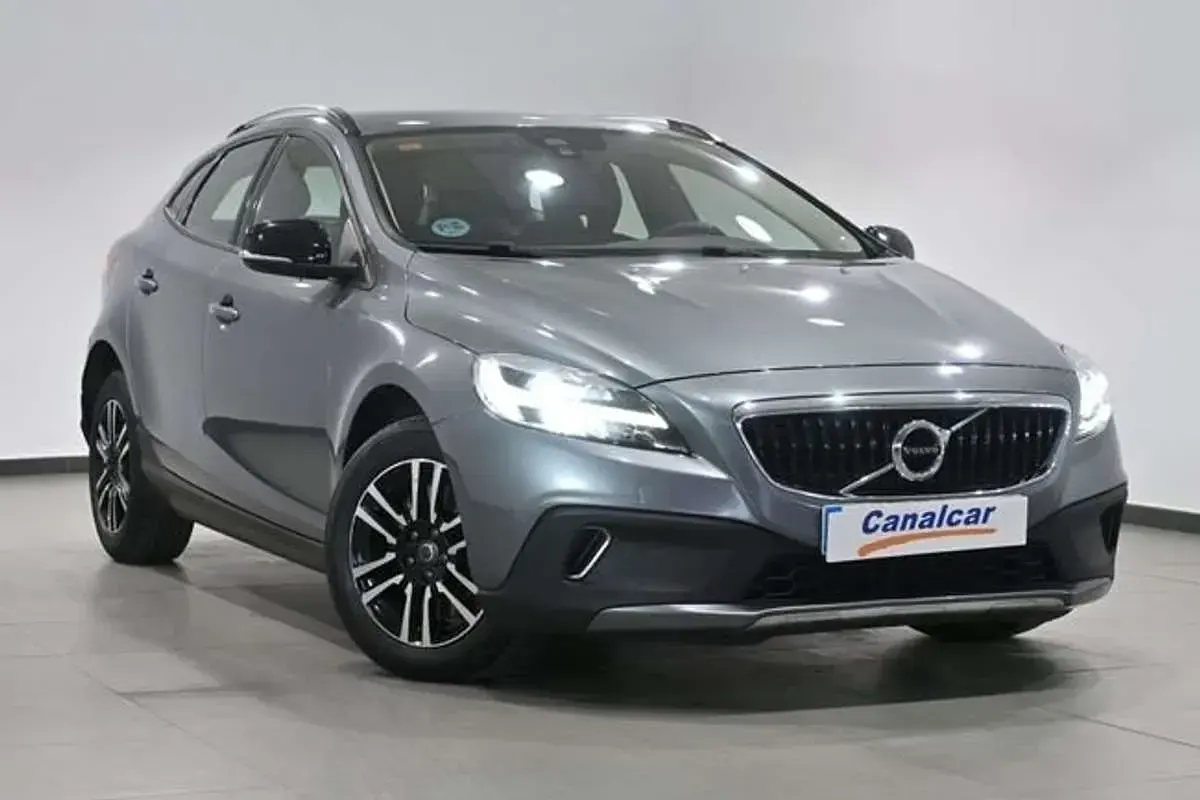 Usado Volvo V40 CC Plus 120 CV (88 kW) 2019 Azul Familiar