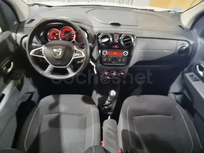 Usado Dacia Lodgy Comfort 95 CV (69 kW) 2021 Blanco Monovolumen