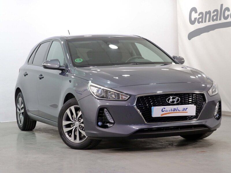 Usado Hyundai i30 110 CV (80 kW) 2018 Gris