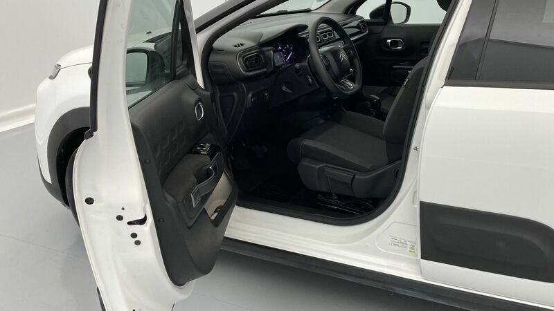 Blanco banquise / negro Usado 2023 Citroën C3 Shine Utilitario | 11.960 € (Precio justo) - Imagen 1/4
