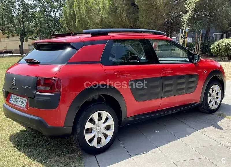 Usado Citroën C4 Feel 82 CV (60 kW) 2017 Rojo Berlina