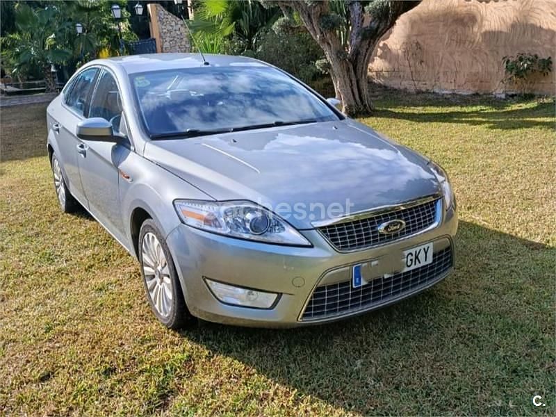 Usado Ford Mondeo Titanium 140 CV (102 kW) 2009 Gris / plata Berlina