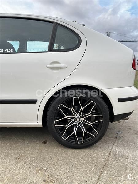 Usado Seat Leon Sport 110 CV (80 kW) 2000 Blanco Berlina