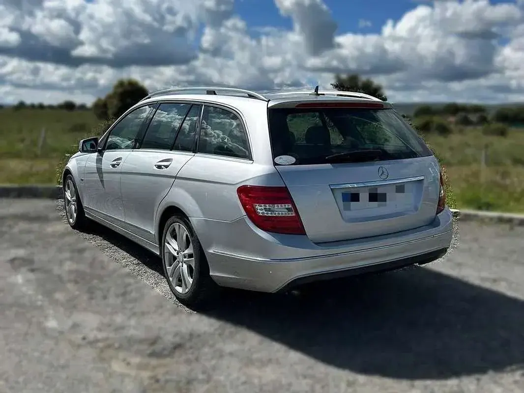 Usado Mercedes C200 Avantgarde 136 CV (100 kW) 2012 Blanco Familiar