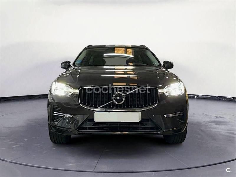 Usado Volvo XC60 Momentum 197 CV (144 kW) 2022 Gris / plata SUV