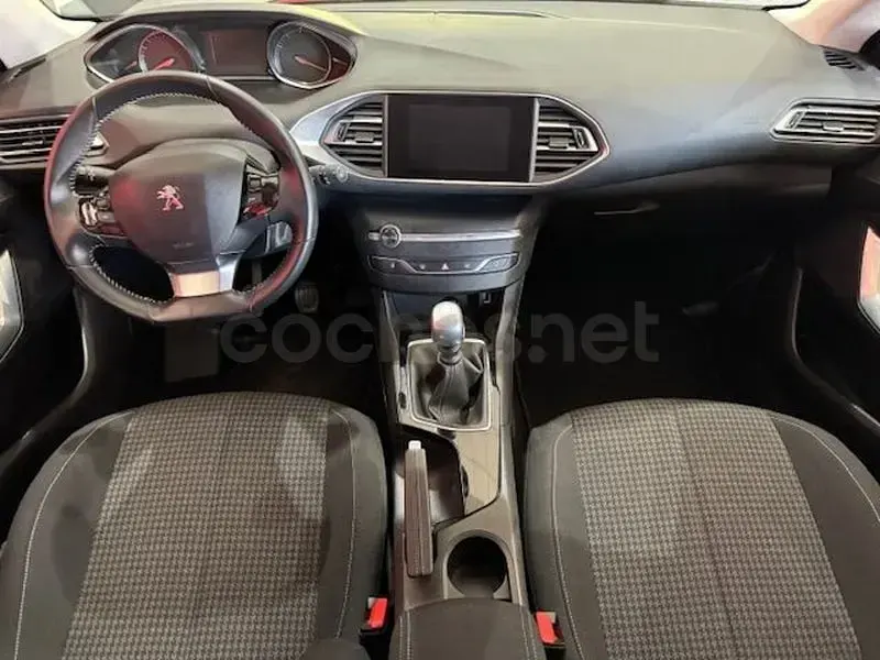 Usado Peugeot 308 SW Access 110 CV (80 kW) 2019 Negro Familiar