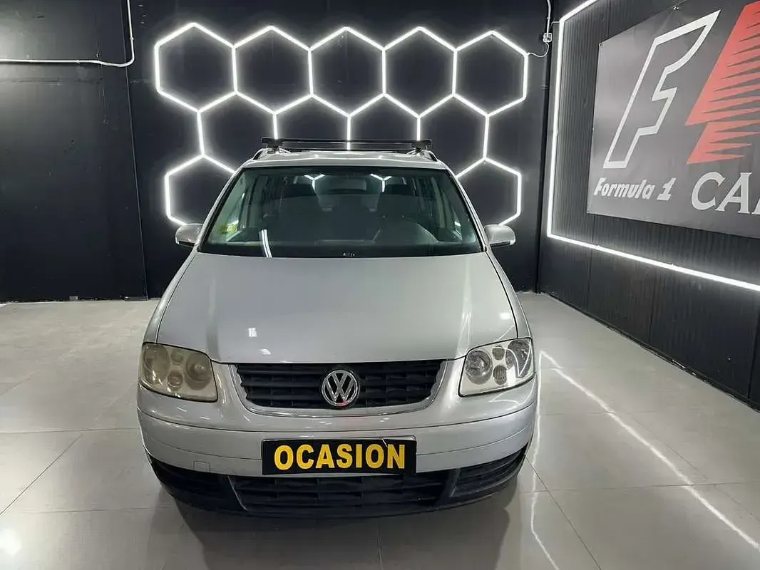 Usado VW Touran Highline 116 CV (85 kW) 2004 Gris / plata Monovolumen