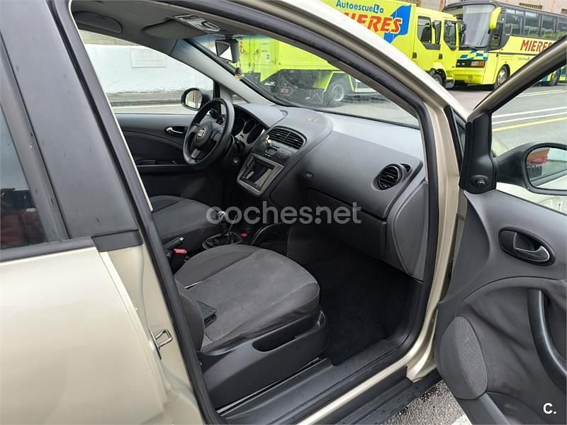 Beige Usado 2005 Seat Altea Sport Monovolumen | 2500 € (Precio justo) - Imagen 1/4