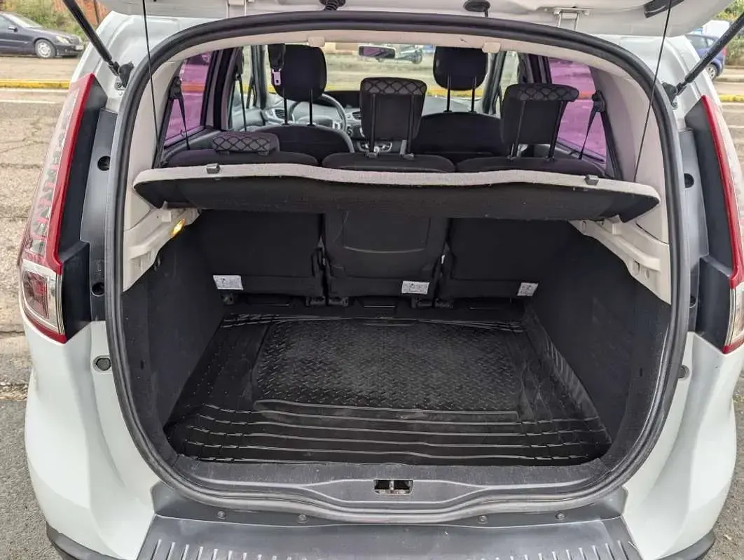 Usado Renault Scenic E-Tech Authentique 86 CV (63 kW) 2011 Blanco Monovolumen
