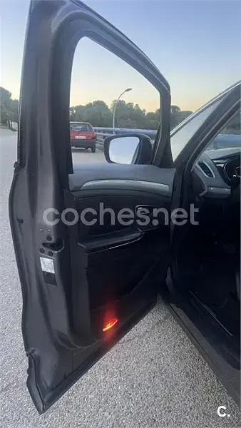 Usado Renault Espace Initiale 160 CV (117 kW) 2015 Gris / plata Monovolumen