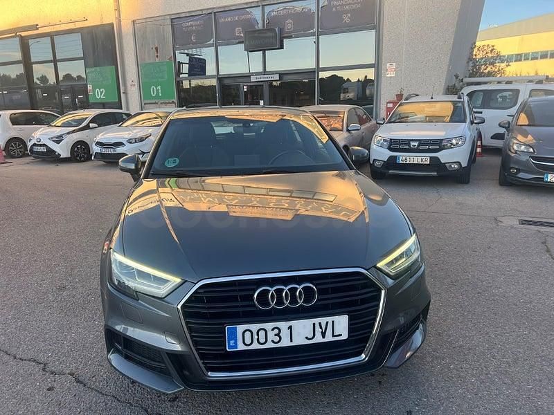 Usado Audi A3 S-Line 150 CV (110 kW) 2017 Gris / plata Berlina