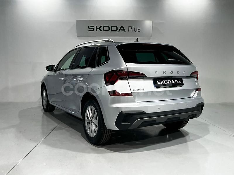 Usado Skoda Kamiq Selection 115 CV (84 kW) 2025 Gris / plata SUV