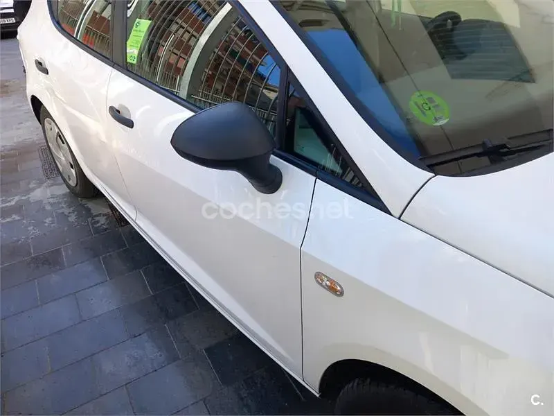 Usado Seat Ibiza Style 85 CV (62 kW) 2011 Blanco Berlina