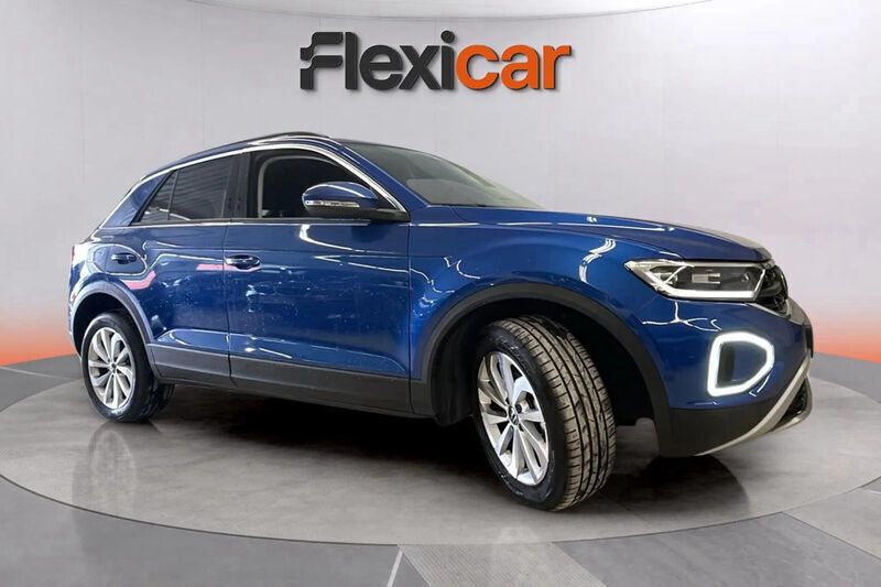 Azul Usado 2024 VW T-Roc Life SUV | 24.990 € (Un poco caro) - Imagen 1/4