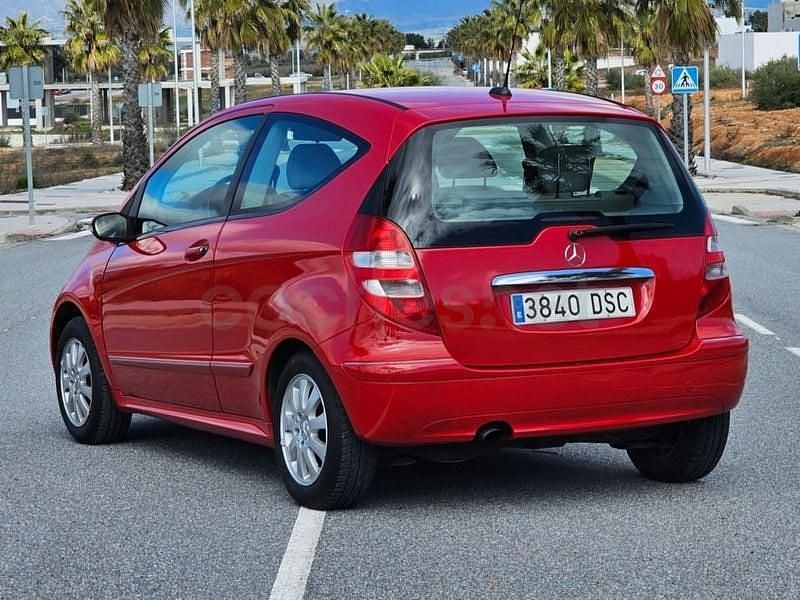 Usado Mercedes A150 Elegance 95 CV (69 kW) 2006 Rojo Berlina