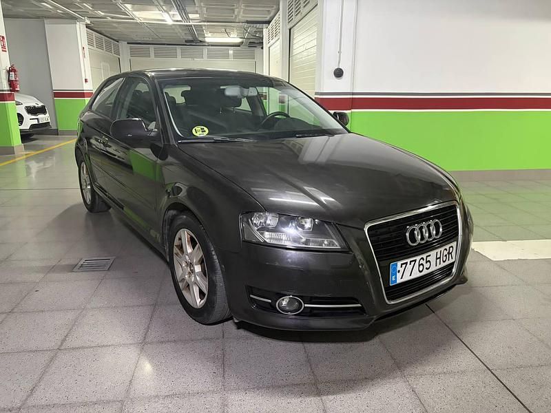 Usado Audi A3 Ambition 105 CV (77 kW) 2011 Gris Utilitario