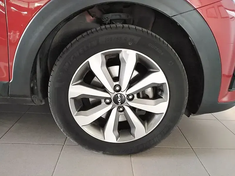 Käytetty Kia Stonic 101 HP (74 kW) 2022 Punainen Katumaasturi