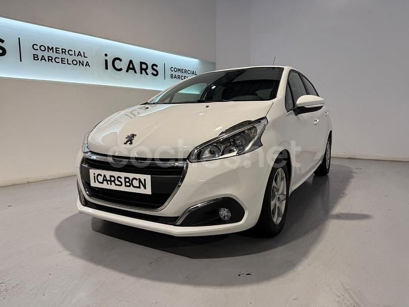 Blanco Usado 2016 Peugeot 208 Access Utilitario | 8490 € (Buen precio) - Imagen 1/4