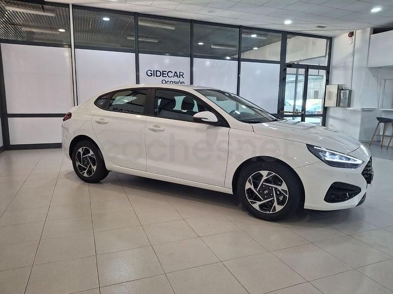 Nuevo Hyundai i30 100 CV (73 kW) 2025 Blanco Berlina